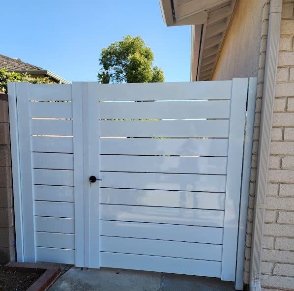 White aluminum horizontal slat semi-privacy double gate with 6 inch slats, modern curb appeal design, durable and low-maintenance finish